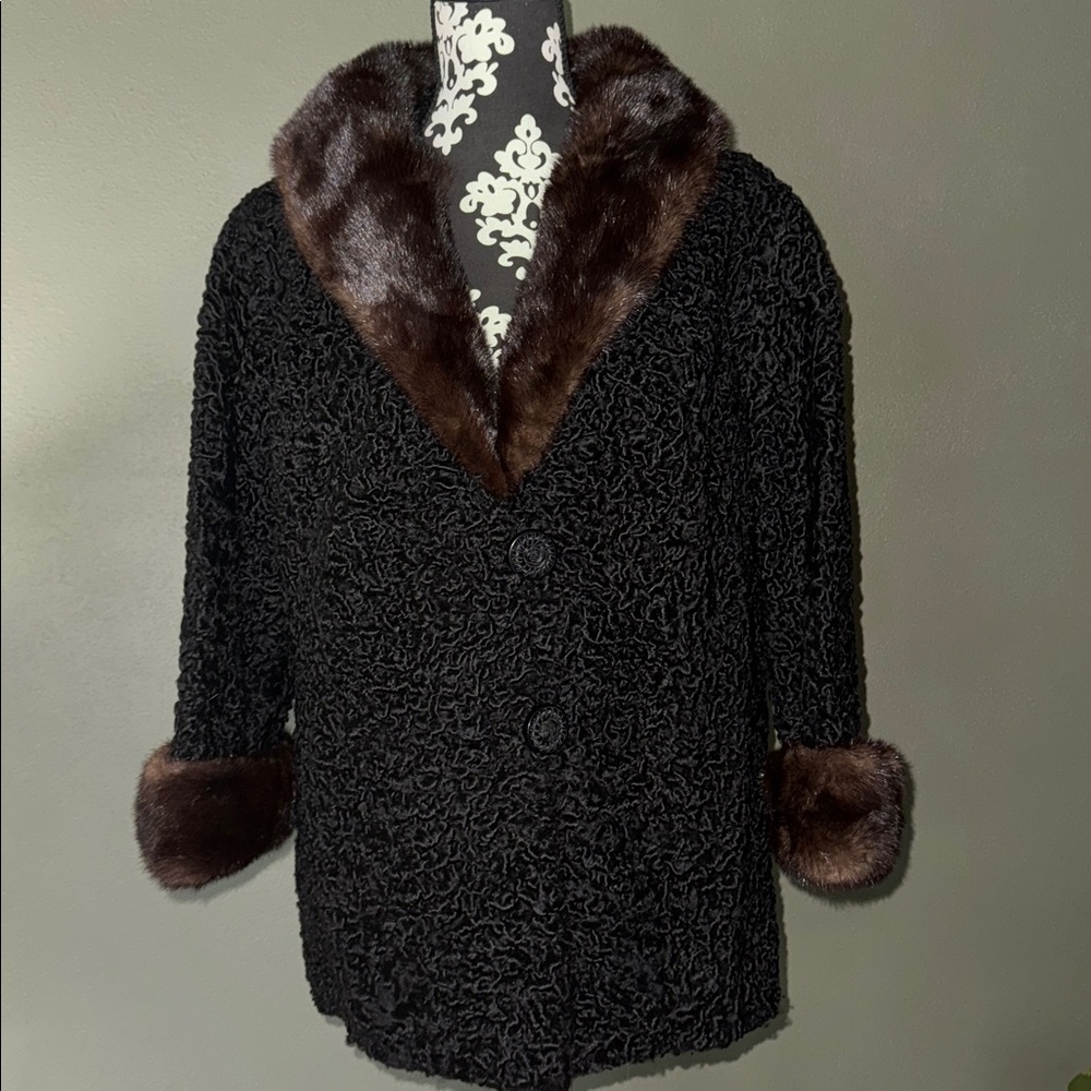 Elegant Peruvian Lamb Coat with Fur Collar
